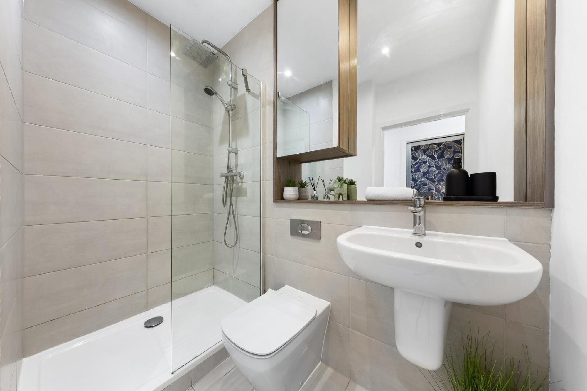 Modern One Bedroom Flat - Sleeps 5 -Near Heathrow - London Ub3 Londres Exterior foto