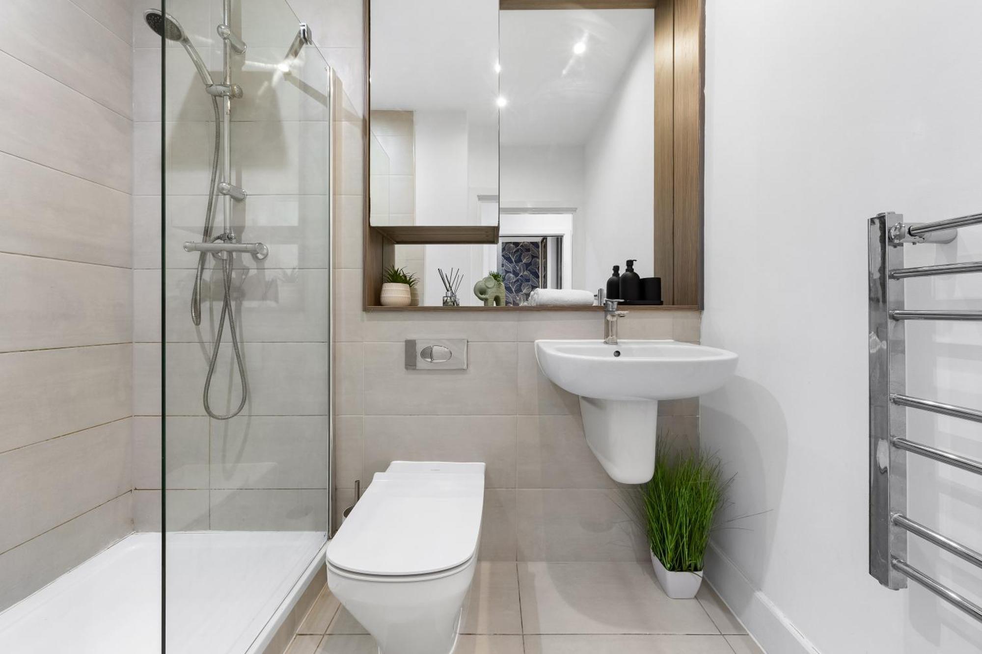 Modern One Bedroom Flat - Sleeps 5 -Near Heathrow - London Ub3 Londres Exterior foto